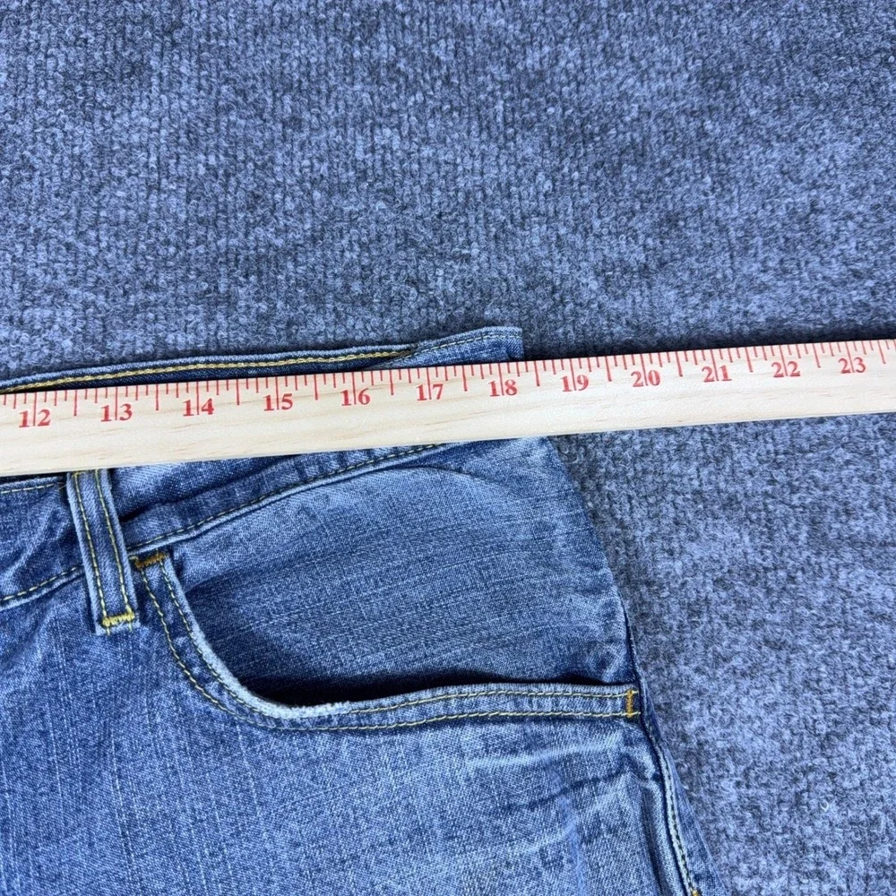Levis small hole